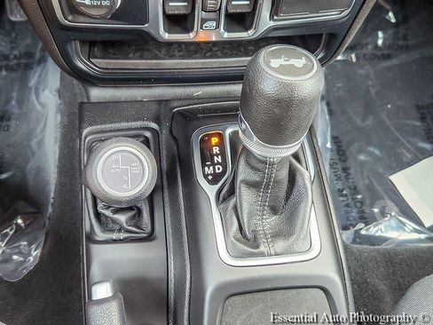 Used 2024 Jeep Wrangler Unlimited w/ Convenience Group AWD/4WD image 17