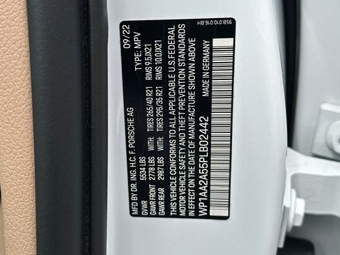 Certified 2023 Porsche Macan image 29