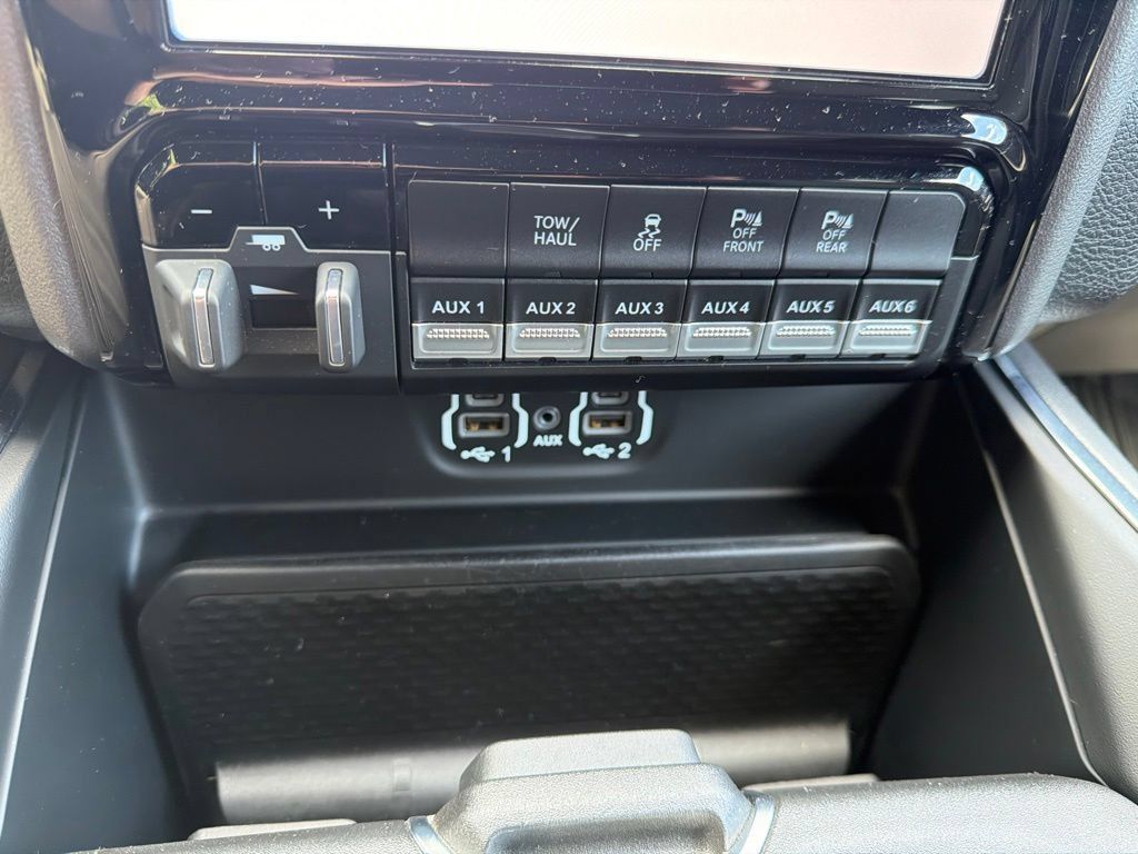 Used 2024 RAM 2500 Laramie w/ Sport Appearance Package AWD/4WD image 20