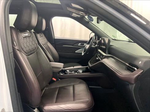 Used 2025 Ford Explorer Platinum w/ LUX Leather Package image 11