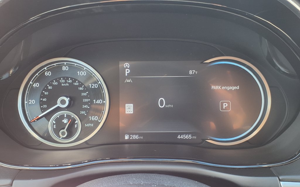Used 2025 Genesis GV70 2.5T AWD/4WD image 32