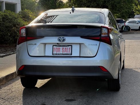 Used 2021 Toyota Prius LE FWD image 5