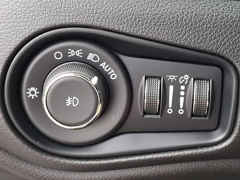 Used 2023 Jeep Renegade Altitude AWD/4WD image 23