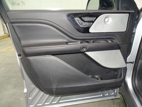 Used 2020 Lincoln Aviator Reserve w/ Equipment Group 202A image 14