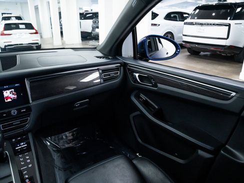 Used 2023 Porsche Macan GTS AWD/4WD image 11