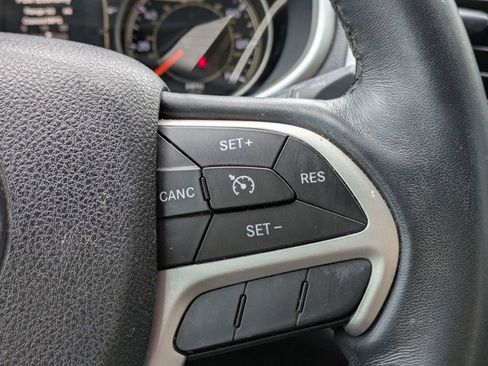 Used 2015 Jeep Cherokee Latitude FWD image 32