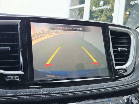 Used 2021 Chrysler Pacifica Touring-L FWD image 15