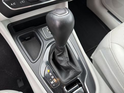 Used 2020 Jeep Cherokee Limited image 21