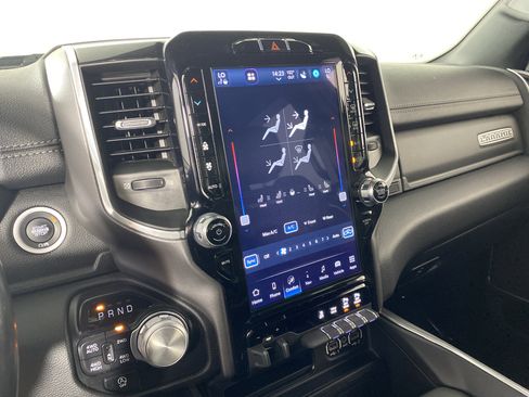 Used 2022 RAM 1500 Laramie AWD/4WD image 7