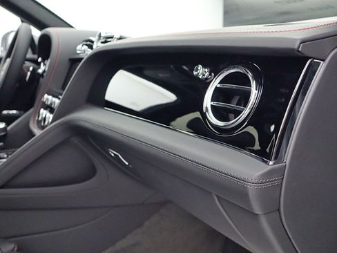New 2025 Bentley Bentayga image 37