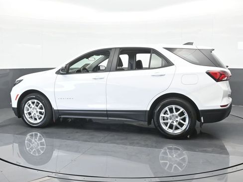 Used 2023 Chevrolet Equinox LS image 3
