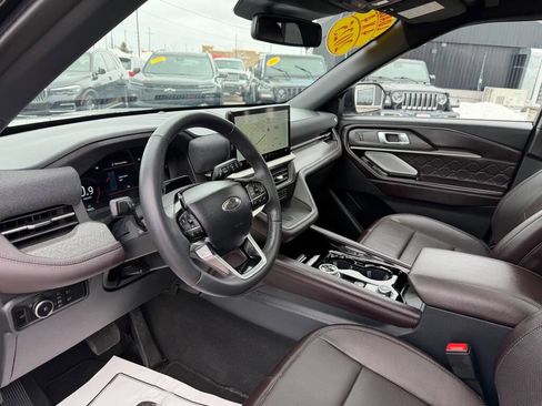 Used 2025 Ford Explorer Platinum w/ LUX Leather Package AWD/4WD image 16
