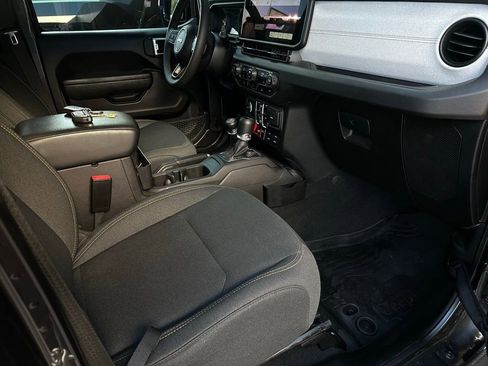 Used 2025 Jeep Gladiator Willys image 16