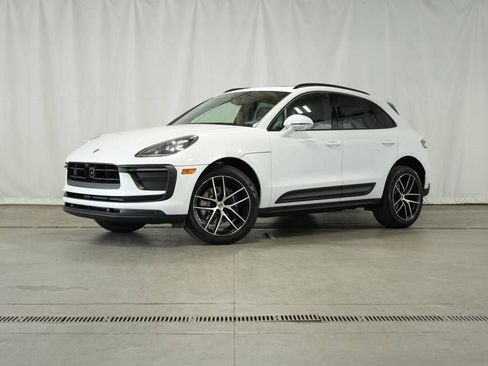 Certified 2025 Porsche Macan AWD/4WD image 1