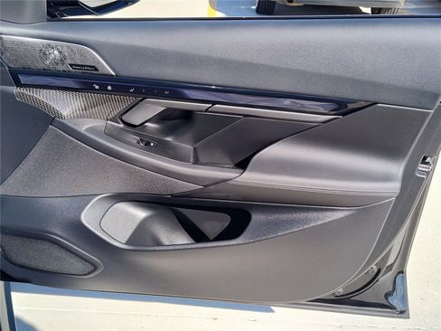 Certified 2025 BMW M5 w/ Carbon Package image 22