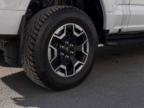 Used 2023 Ford F150 Lightning Lariat image 9