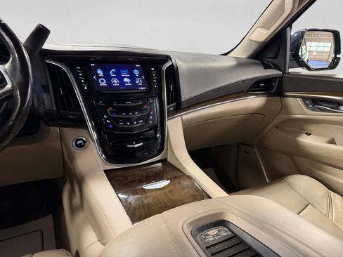 Used 2018 Cadillac Escalade ESV Premium Luxury AWD/4WD image 21