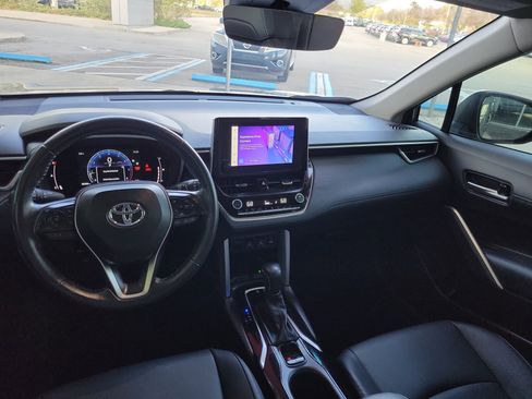 Used 2024 Toyota Corolla Cross XLE image 23