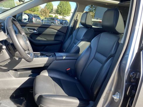 Used 2021 Nissan Rogue SV w/ Premium Package image 14