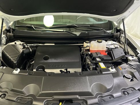 Used 2023 Chevrolet Traverse LT image 15