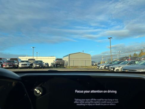 Used 2025 Chevrolet Trax LT image 18