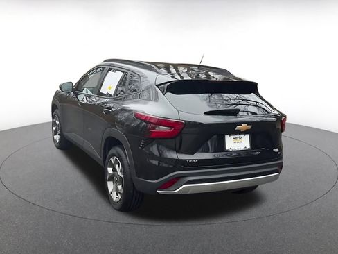 Used 2025 Chevrolet Trax LT image 10