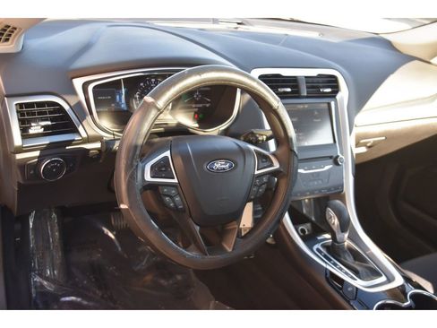 Used 2015 Ford Fusion SE image 12