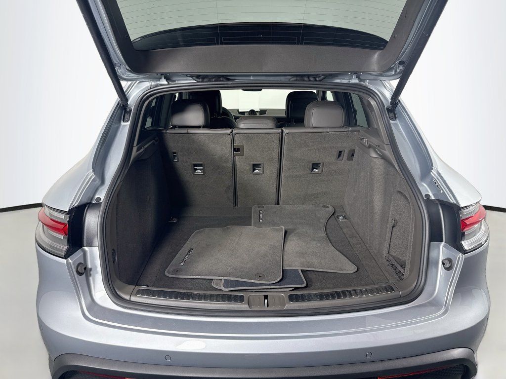 Certified 2026 Porsche Macan AWD/4WD image 26