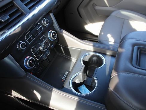 Used 2023 GMC Yukon SLT w/ SLT Luxury Package image 42