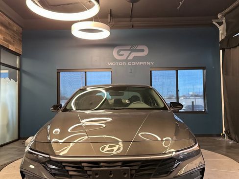 Used 2025 Hyundai Elantra Sport image 8