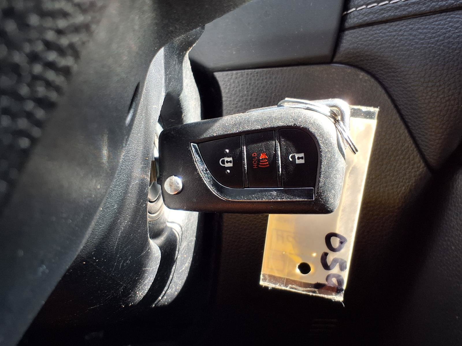 Used 2019 Toyota RAV4 LE FWD image 11