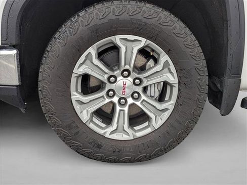 Used 2024 GMC Sierra 1500 SLE w/ X31 Off-Road Package image 9