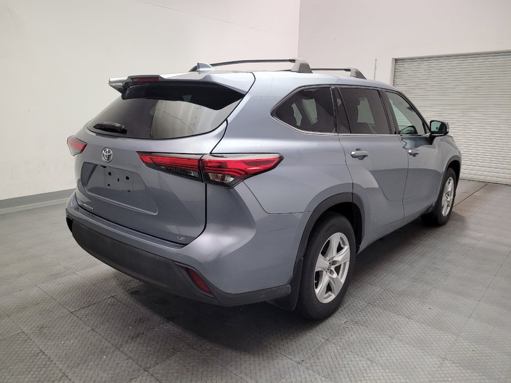 Used 2020 Toyota Highlander LE FWD image 9