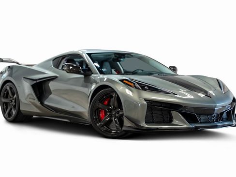 Used 2024 Chevrolet Corvette Z06 w/ Z07 Performance Package image 3