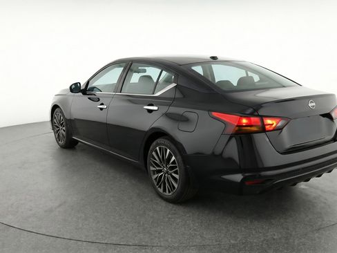 Used 2025 Nissan Altima 2.5 SV FWD image 6