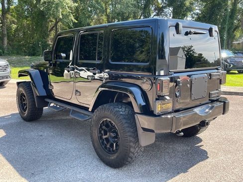 Used 2017 Jeep Wrangler Unlimited Rubicon w/ Connectivity Group image 29