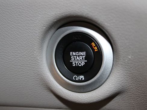 Used 2024 Chrysler Voyager LX image 47