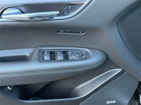 Used 2025 Cadillac XT6 Luxury image 21