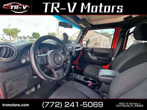 Used 2015 Jeep Wrangler Unlimited Sport w/ Connectivity Group AWD/4WD image 15