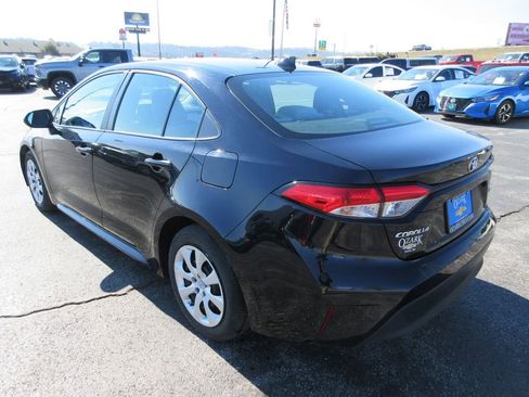 Used 2023 Toyota Corolla LE image 3