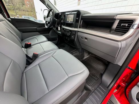 New 2026 Ford F250 XL w/ XL Chrome Package image 19