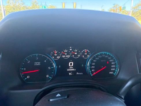 Used 2017 Chevrolet Suburban Premier RWD image 13