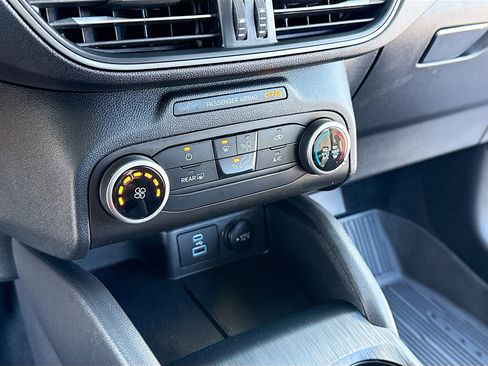 Used 2023 Ford Escape AWD image 11