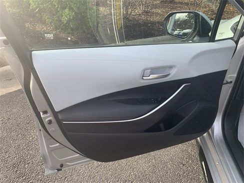 Used 2025 Toyota Corolla SE image 17