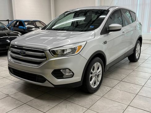 Used 2017 Ford Escape SE FWD image 3