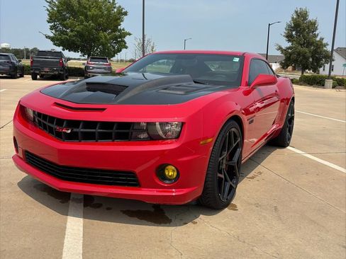 Used 2010 Chevrolet Camaro SS w/ White Stripe Package RWD image 1