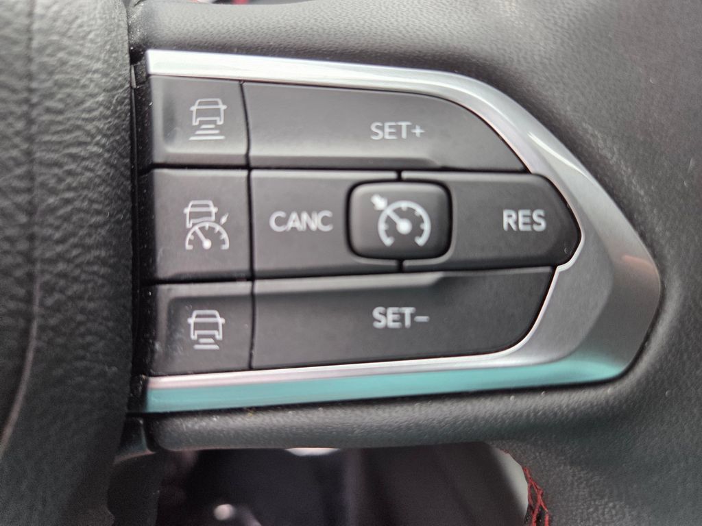Used 2023 Jeep Compass Trailhawk w/ Trailhawk Convenience Group AWD/4WD image 17