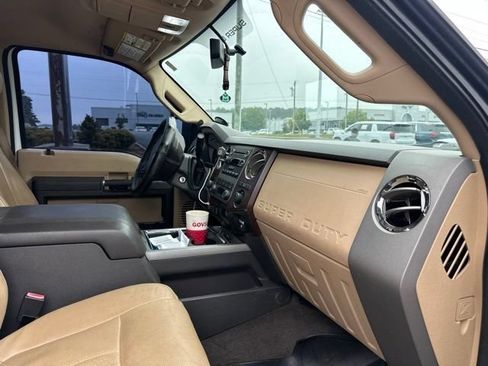 Used 2012 Ford F250 Lariat w/ Lariat Interior Pkg AWD/4WD image 18