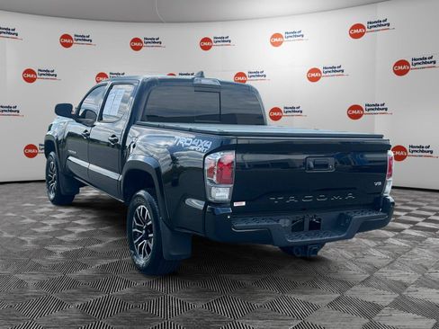 Used 2020 Toyota Tacoma TRD Sport w/ TRD Premium Sport Package AWD/4WD image 3