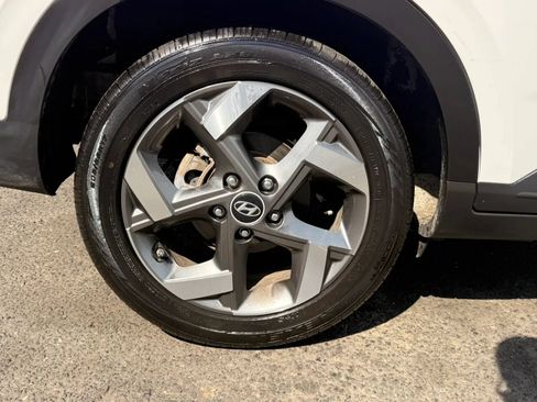Used 2025 Hyundai Venue SEL FWD image 29